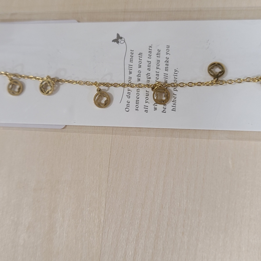 💛💛NEW💛💛 CUTE!! 18kt Gold Plated over SS Hollow Cut Clover Bracelet - Picture 5 of 16